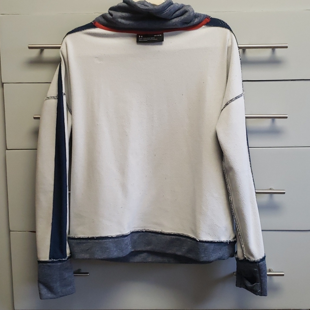 EUC Under Armour Pullover {L} - Picture 9 of 13